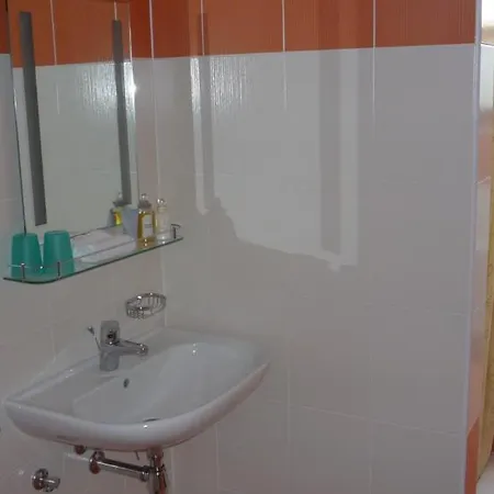 Graf 아파트 Chýně